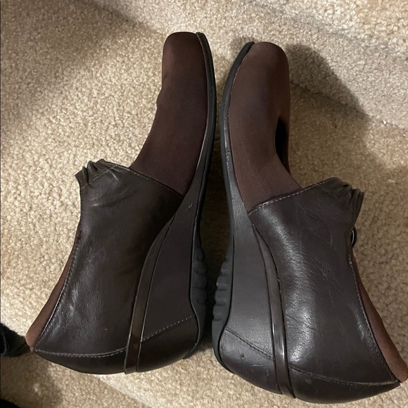Ladies Brown size 6 super cute comfy stretchy material shoe - Picture 7 of 8